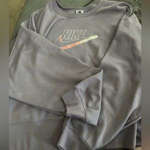 Cropped Nike Sweatshirt